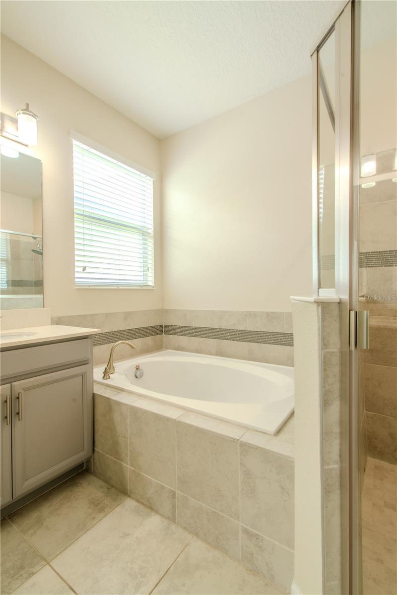 OAKS/MOSS PARK PH 4 - Residential Lease