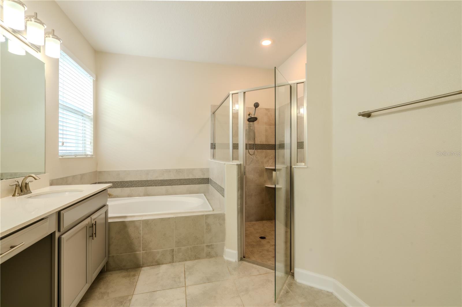 OAKS/MOSS PARK PH 4 - Residential Lease