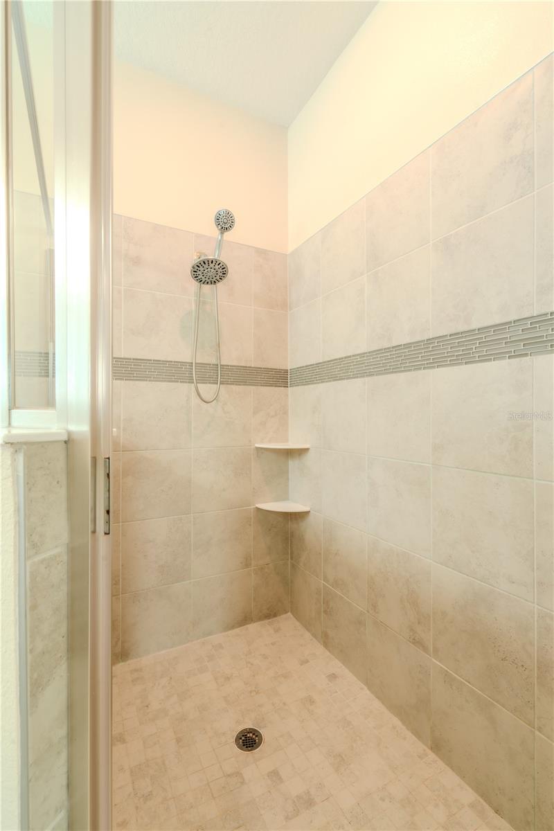 OAKS/MOSS PARK PH 4 - Residential Lease