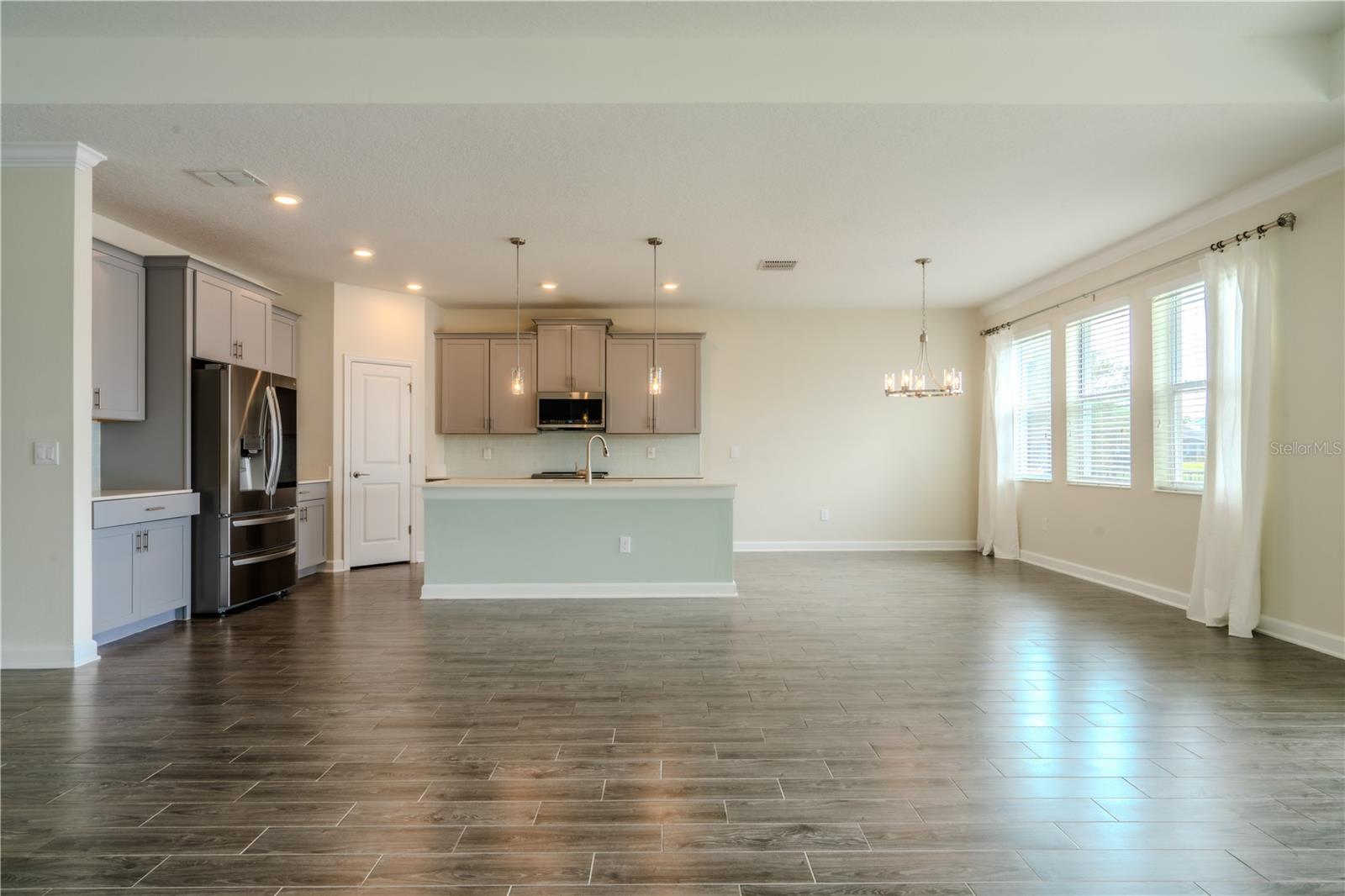 OAKS/MOSS PARK PH 4 - Residential Lease