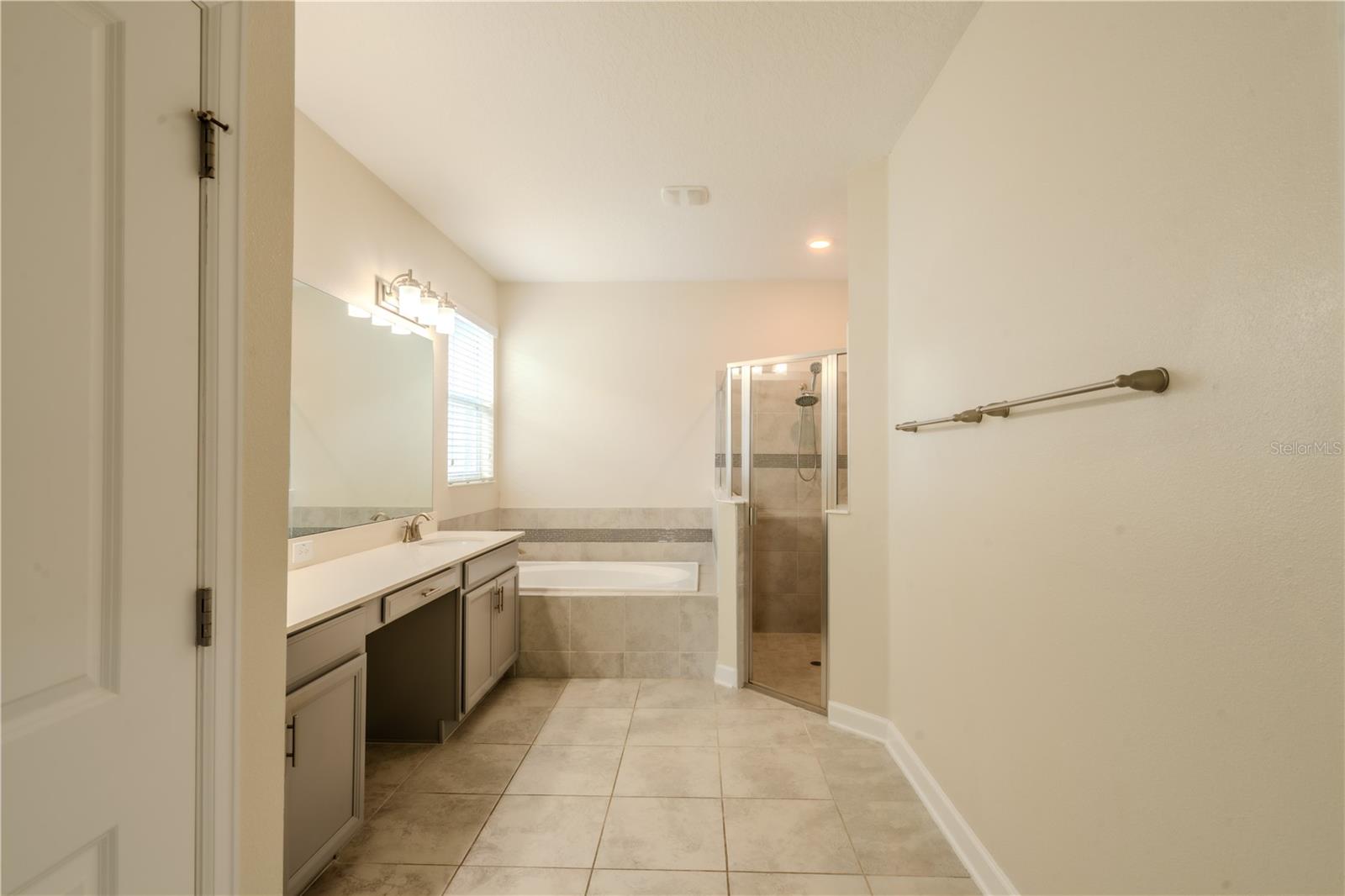 OAKS/MOSS PARK PH 4 - Residential Lease