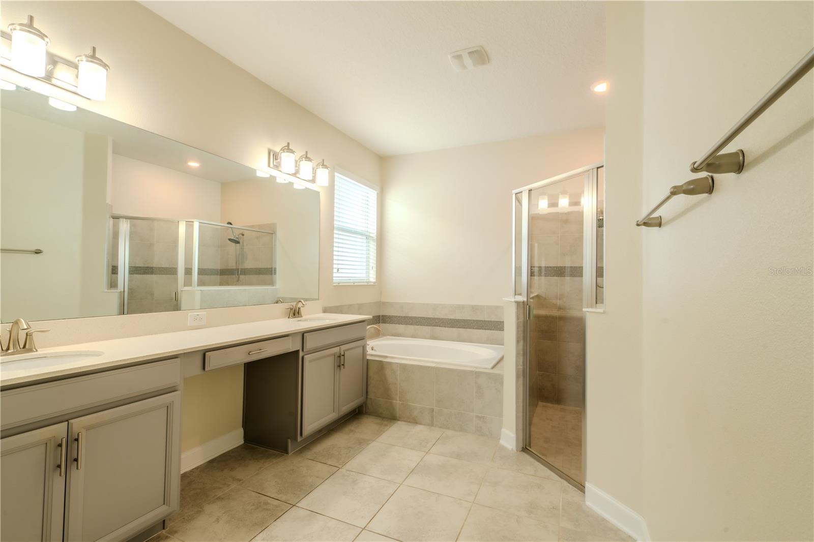 OAKS/MOSS PARK PH 4 - Residential Lease