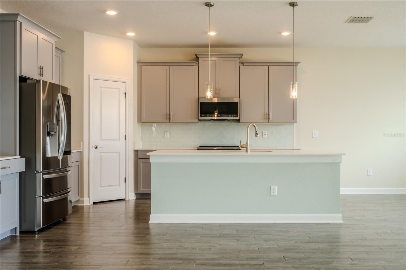 OAKS/MOSS PARK PH 4 - Residential Lease