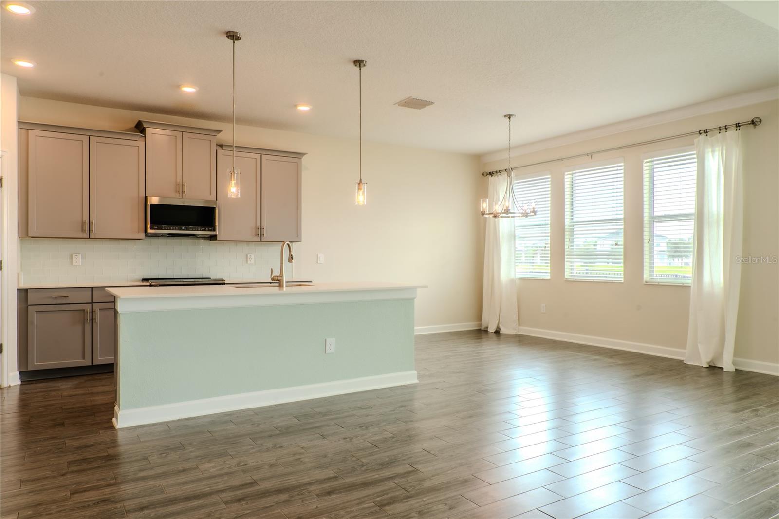 OAKS/MOSS PARK PH 4 - Residential Lease