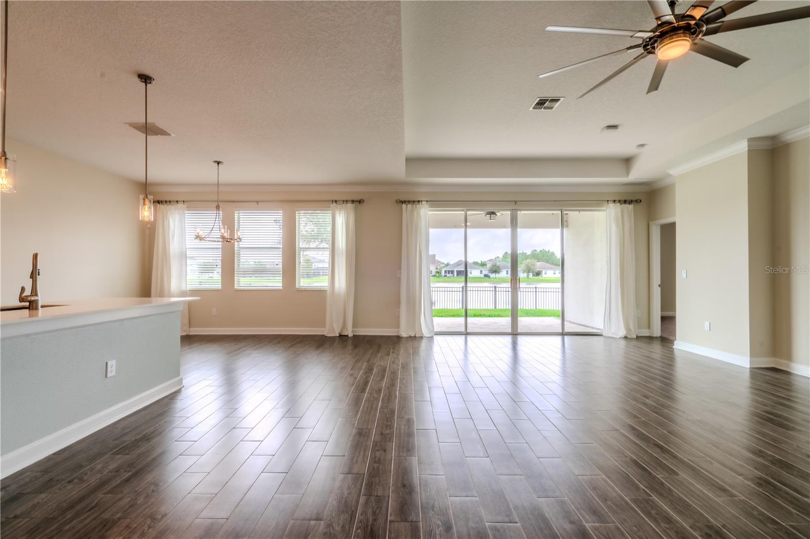 OAKS/MOSS PARK PH 4 - Residential Lease