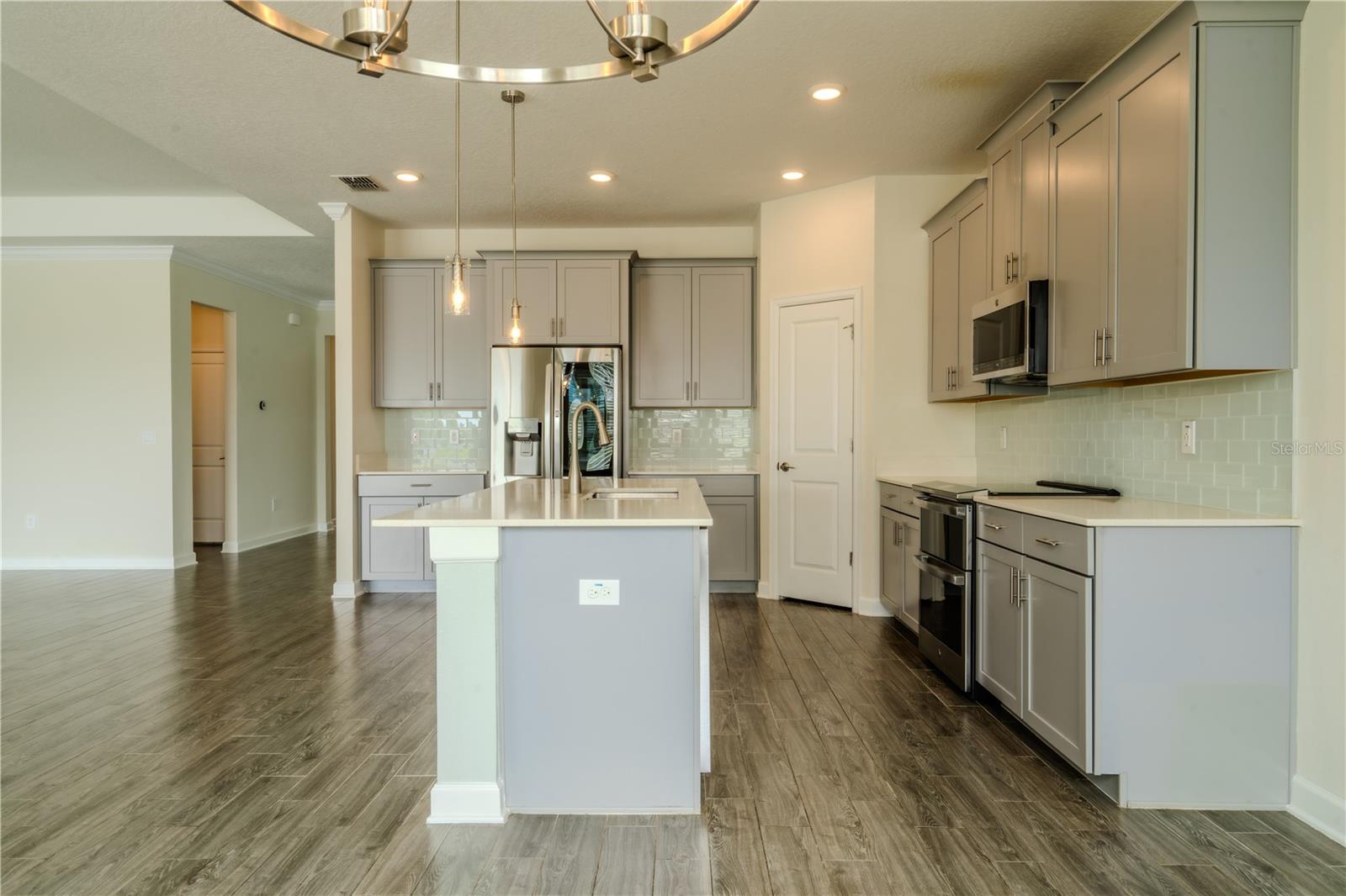 OAKS/MOSS PARK PH 4 - Residential Lease