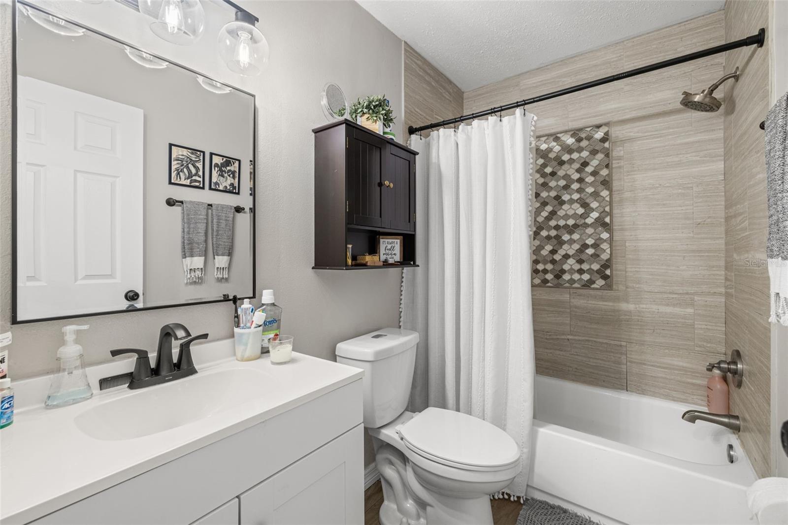 CLOVERPLACE CONDO - Residential Lease