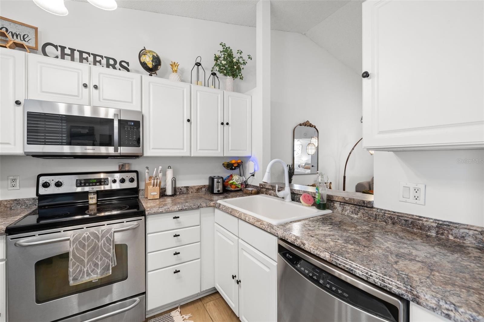 CLOVERPLACE CONDO - Residential Lease