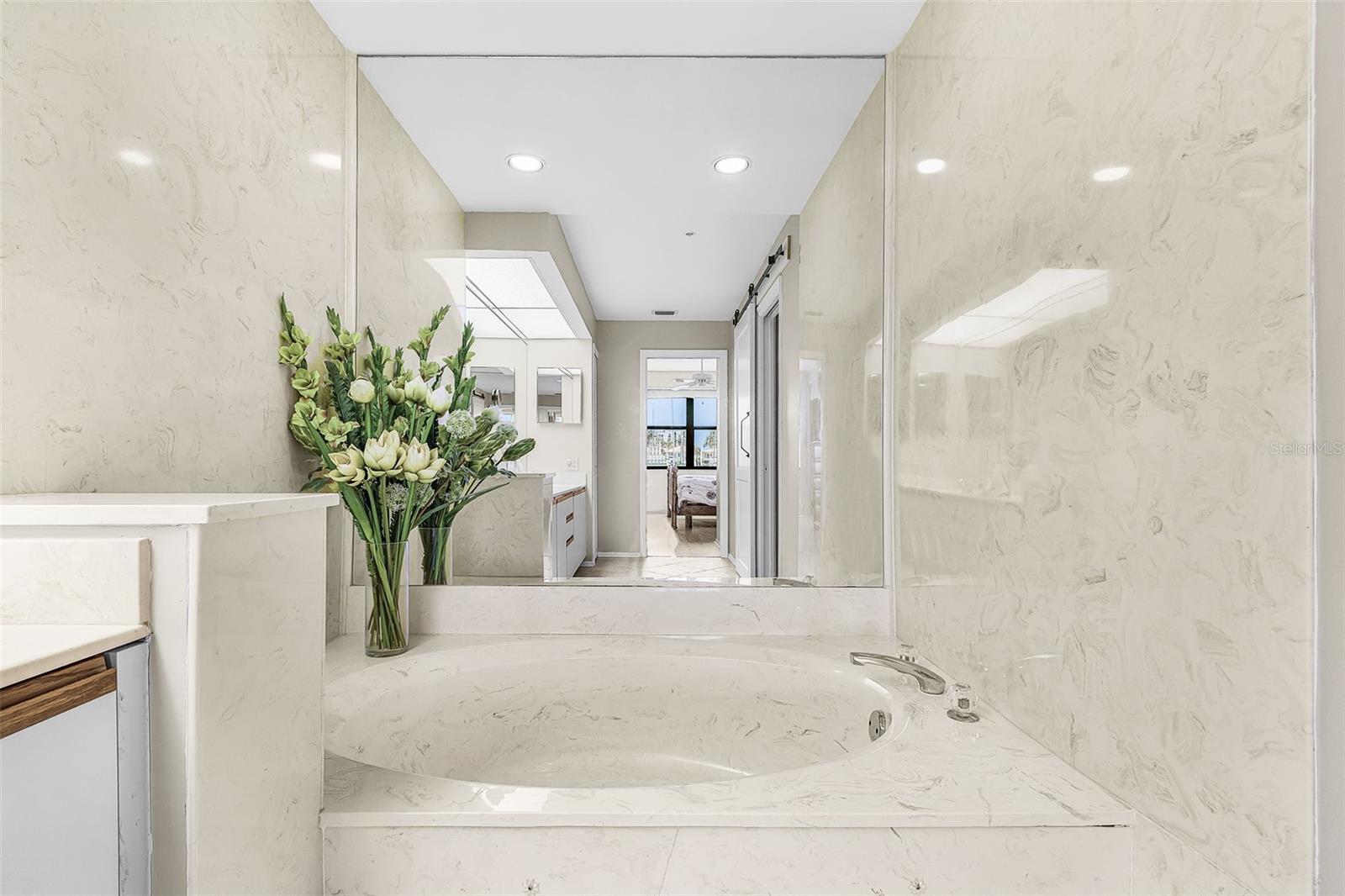 TIDES/MARINA TOWERS - Residential