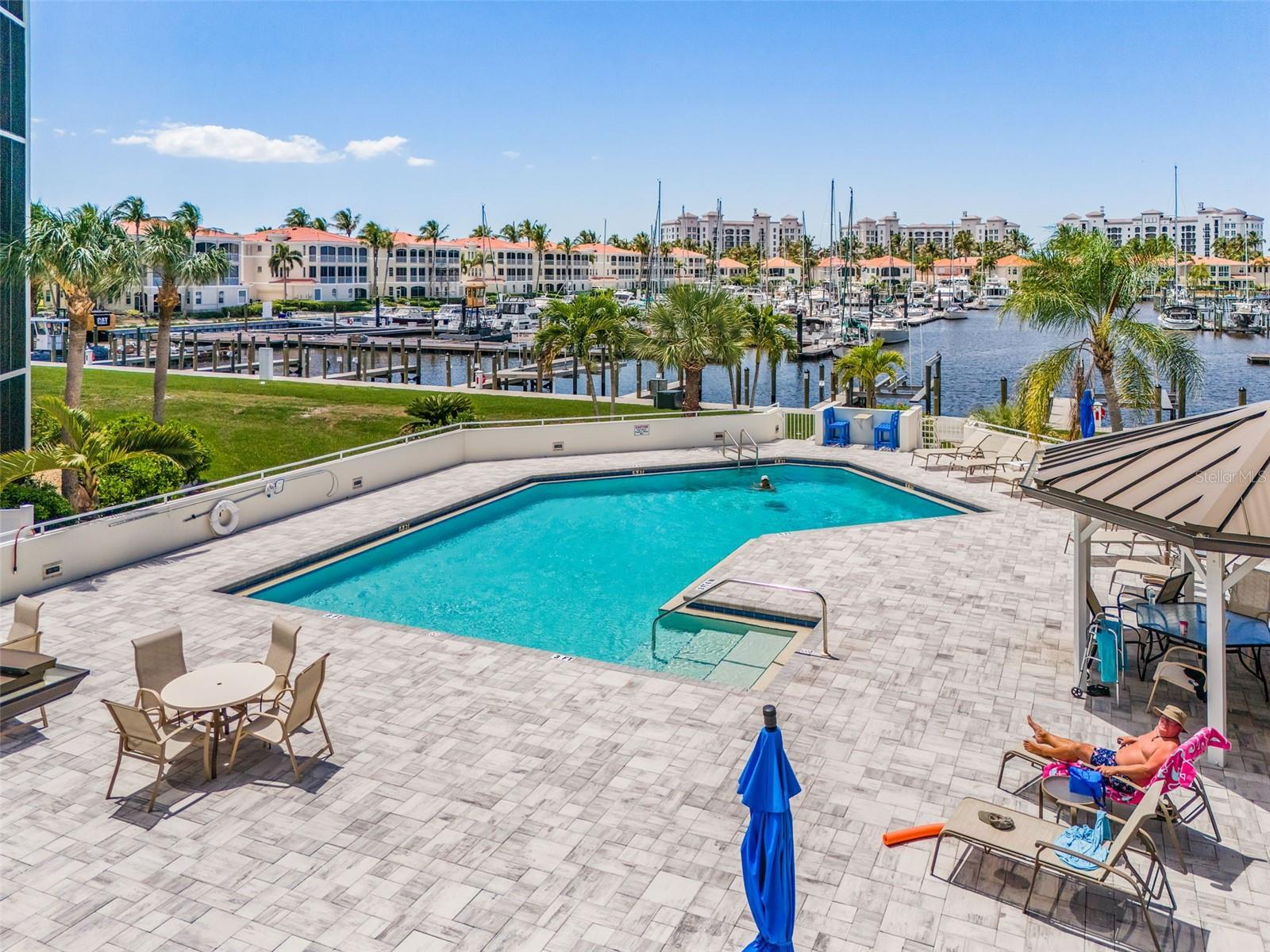 TIDES/MARINA TOWERS - Residential