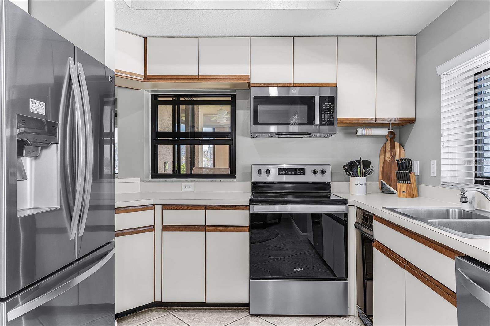 TIDES/MARINA TOWERS - Residential