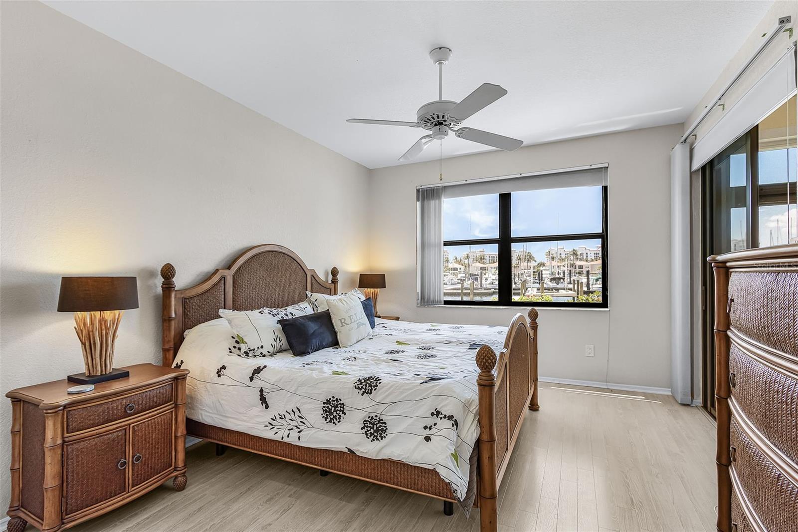 TIDES/MARINA TOWERS - Residential