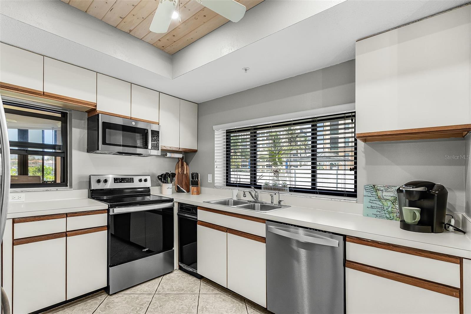 TIDES/MARINA TOWERS - Residential