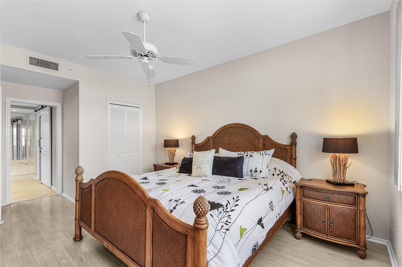 TIDES/MARINA TOWERS - Residential