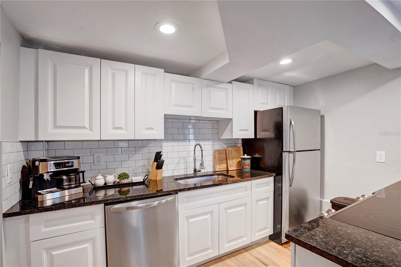 SUNSET - Residential Lease