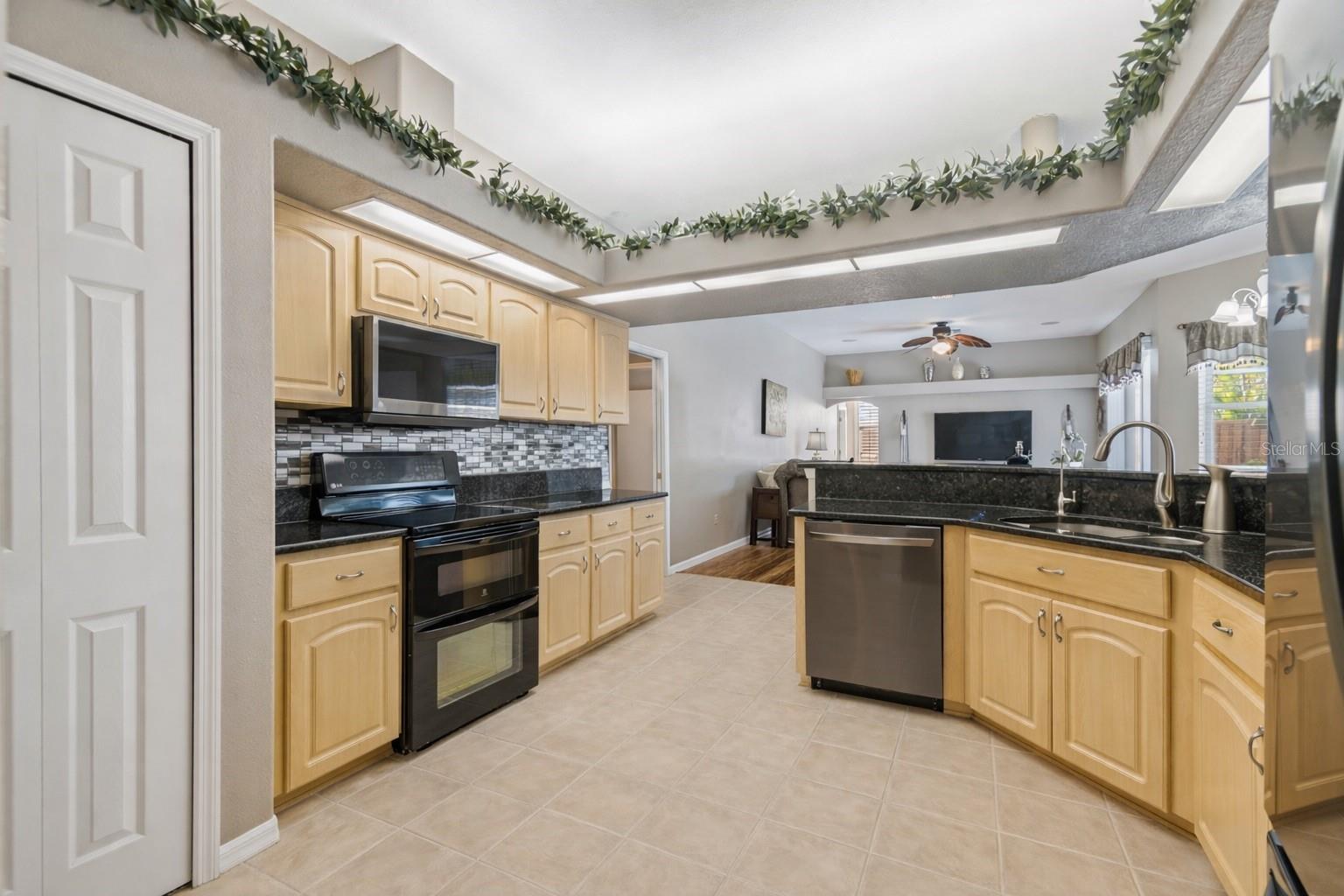 THOUSAND OAKS PH 02 03 04 05 - Residential