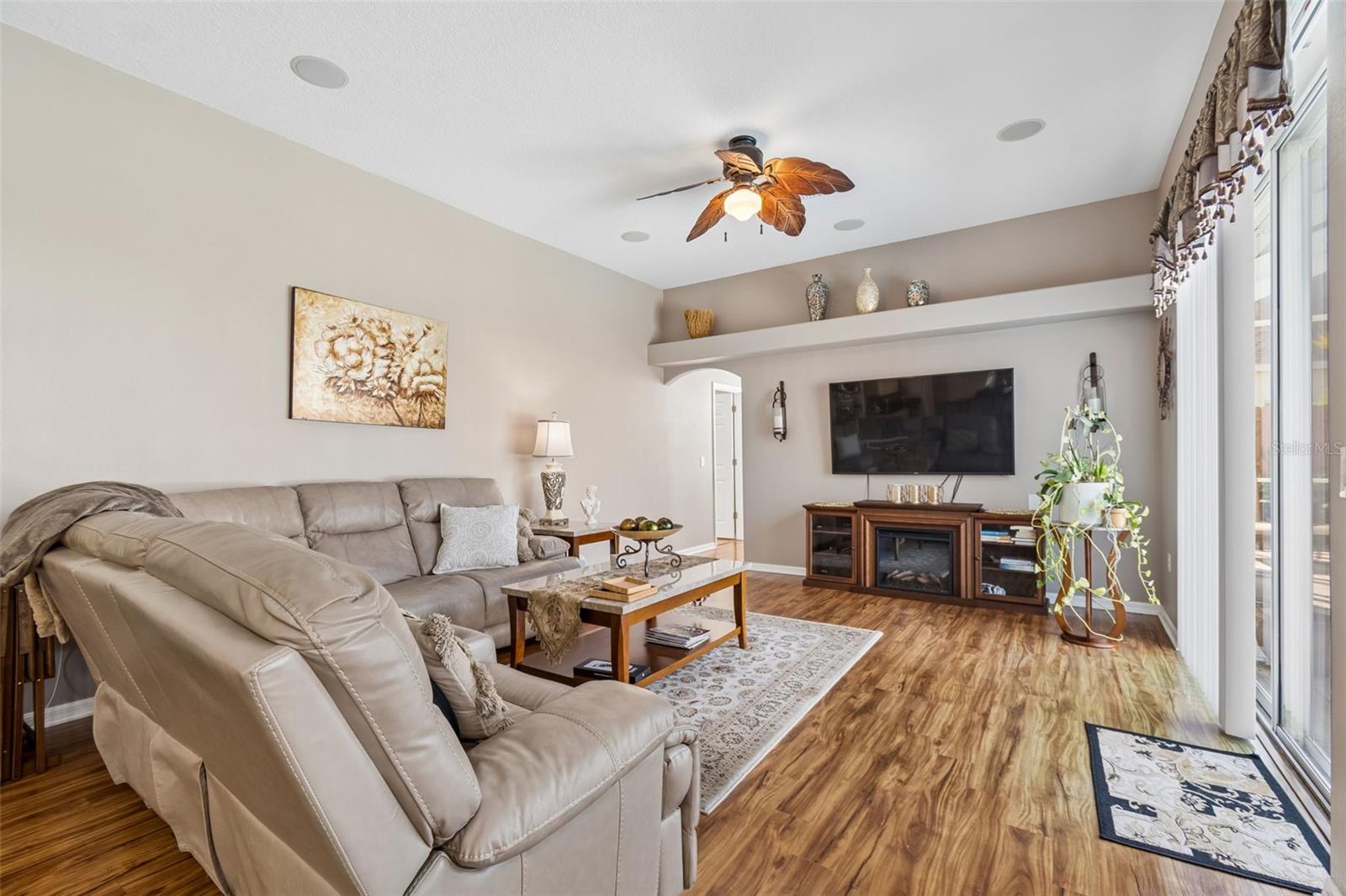 THOUSAND OAKS PH 02 03 04 05 - Residential