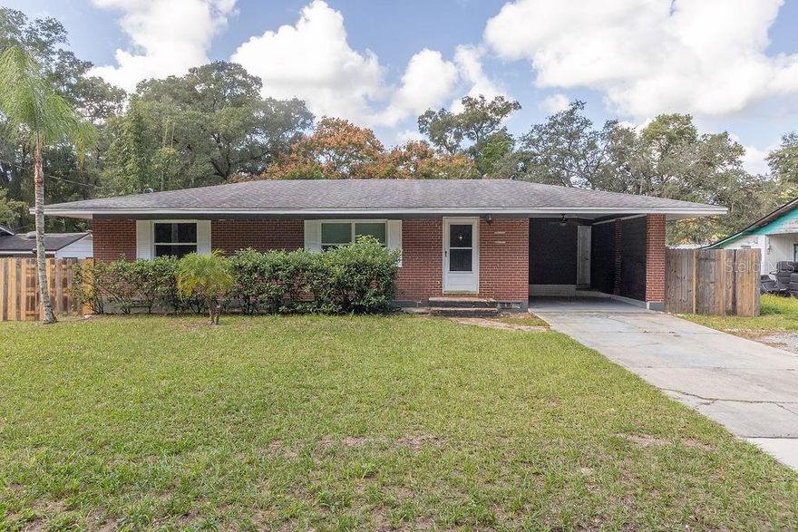 Come tour this well-kept home! Centrally located within minutes of downtown DeLand, Stetson, local schools, multiple stores, medical and more! Don't miss the chance to make this place home!! *Tenant to verify all info*