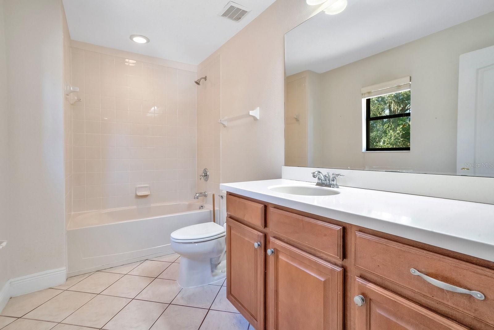 OAK LANDING - Residential