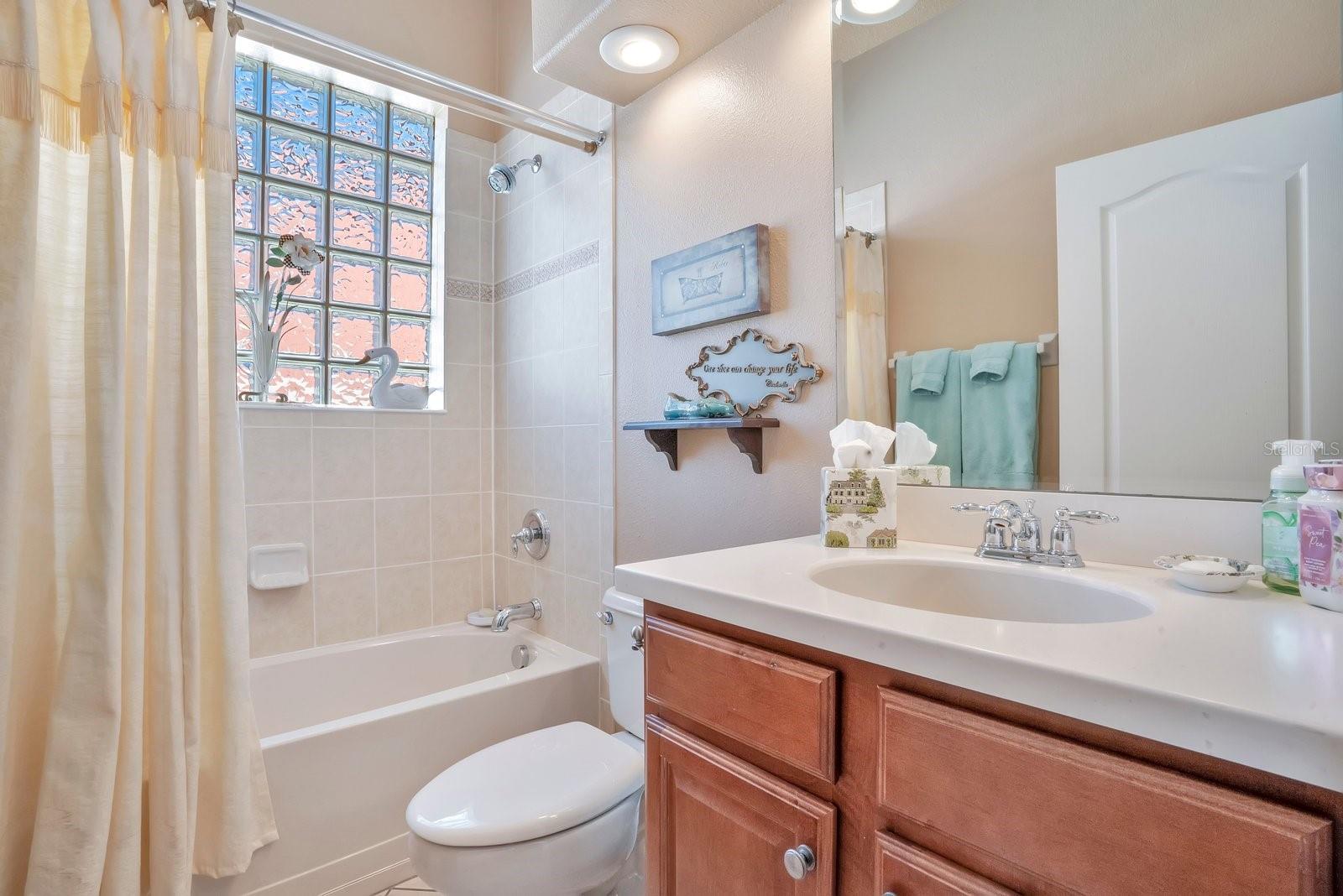 OAK LANDING - Residential