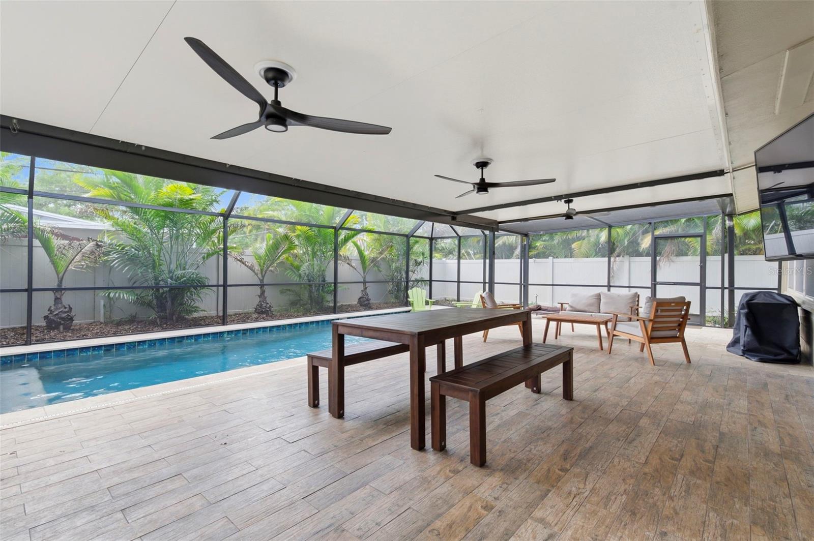 VILLA PARK ESTATES - Residential