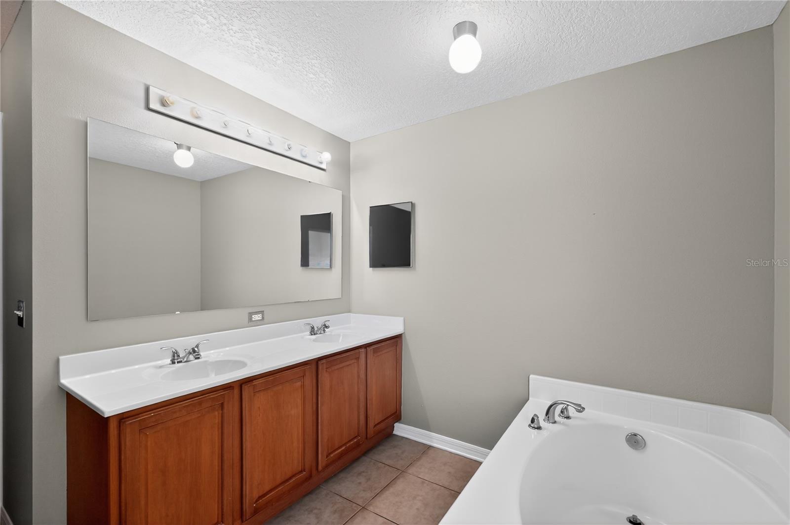 SHEARWATER ESTATES - Residential