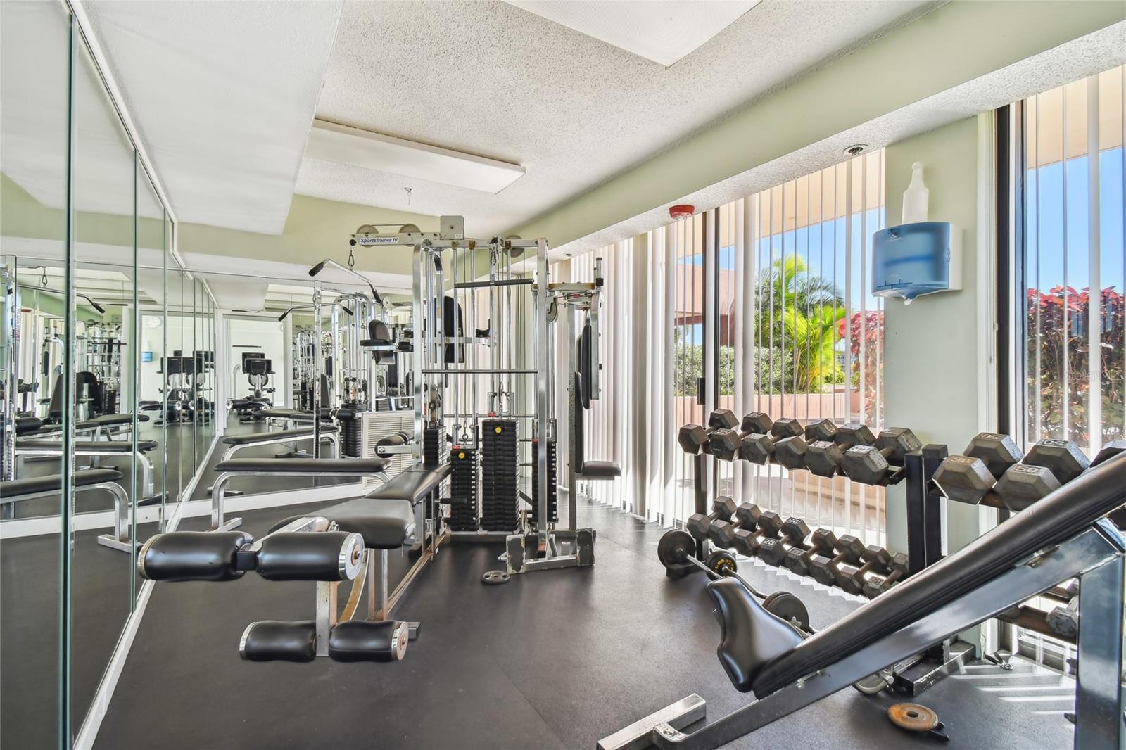 KEY CAPRI CONDO - Residential