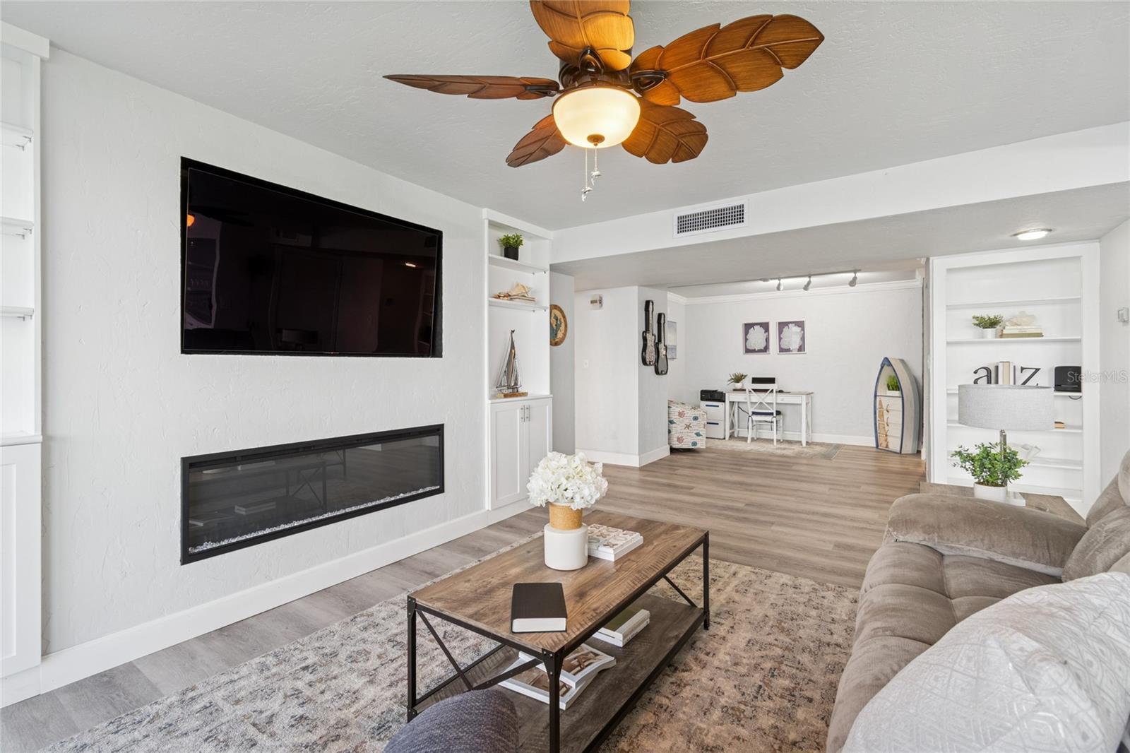 KEY CAPRI CONDO - Residential