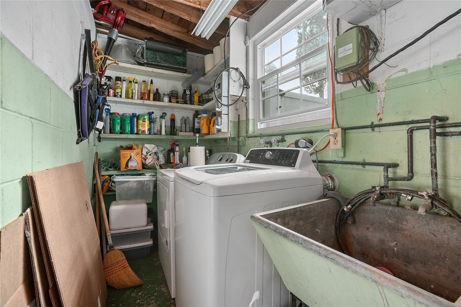 COUNTRY CLUB ESTATES - Residential