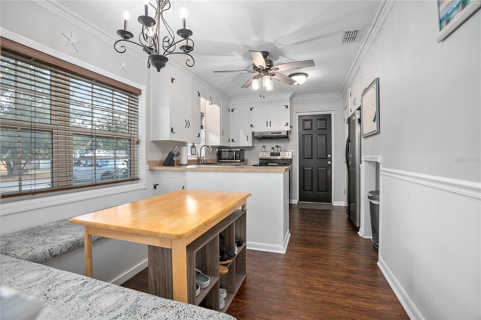 COUNTRY CLUB ESTATES - Residential