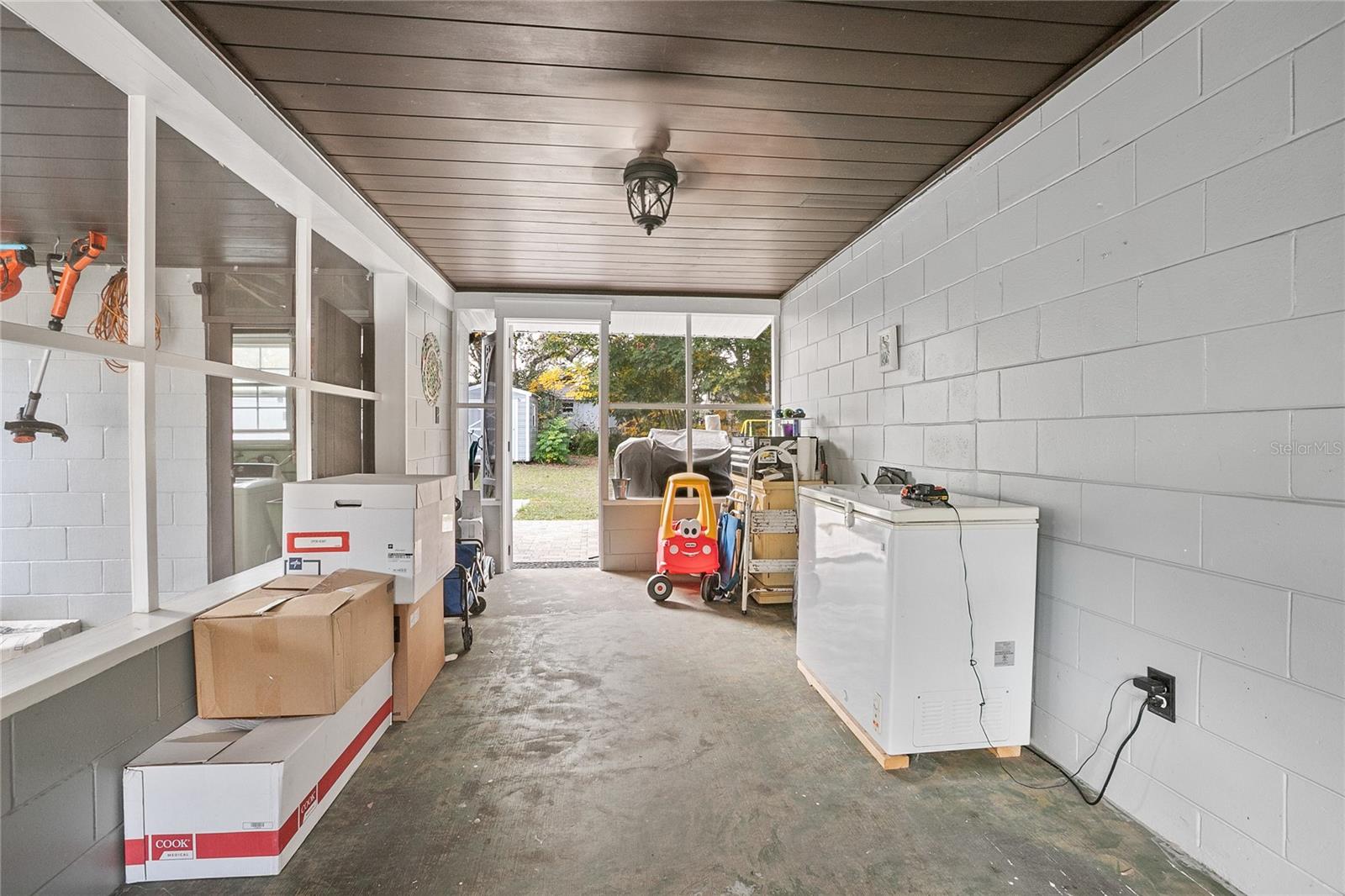 COUNTRY CLUB ESTATES - Residential