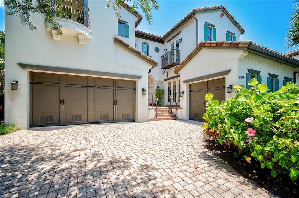 LEGENDS BAY - Residential