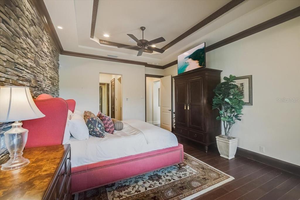 LEGENDS BAY - Residential