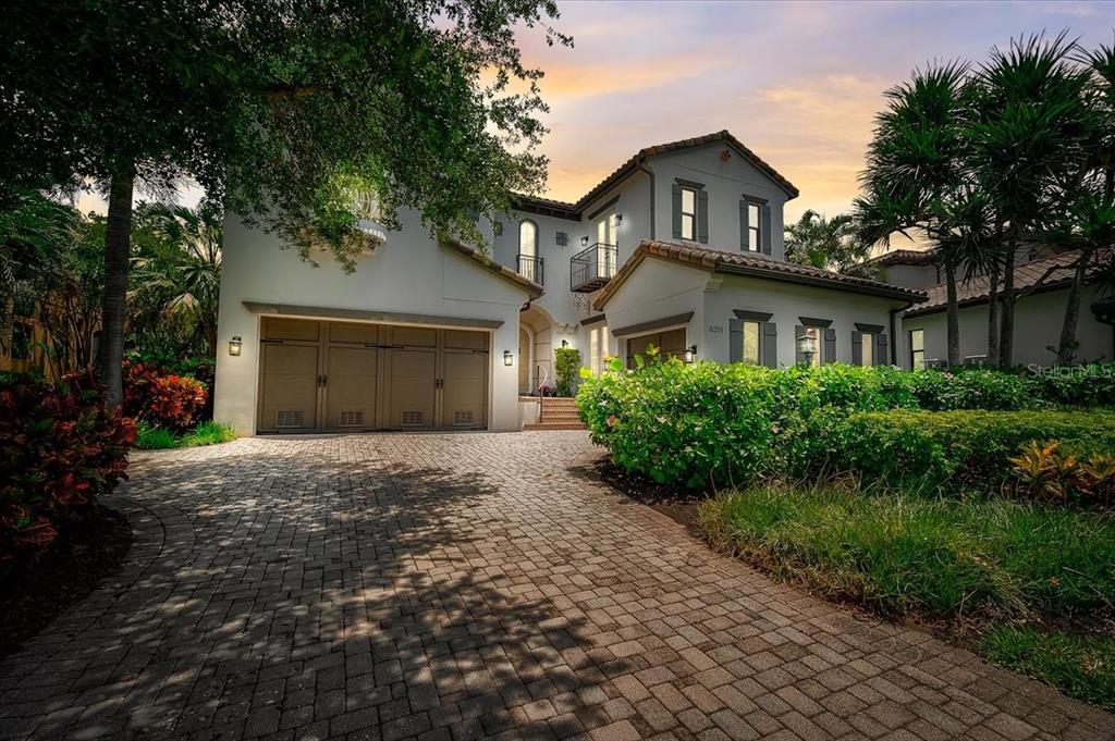 LEGENDS BAY - Residential