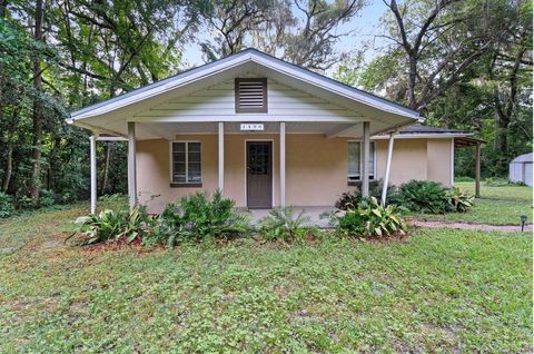 Photo of 4406 SW 50th Street, Gainesville, FL 32608 (MLS # GC534393)