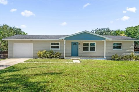 Photo of 198 W Cypress Avenue, Howey In The Hills, FL 34737 (MLS # O6333946) Photo of 198 W Cypress Avenue, Howey In The Hills, FL 34737 (MLS # O6333946)