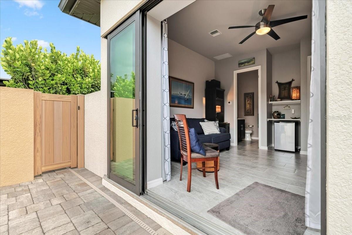 BEACH MANOR - Residential