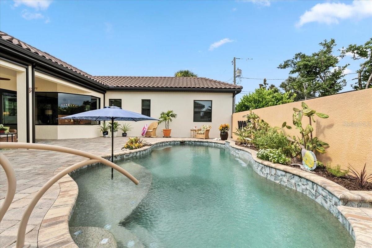BEACH MANOR - Residential