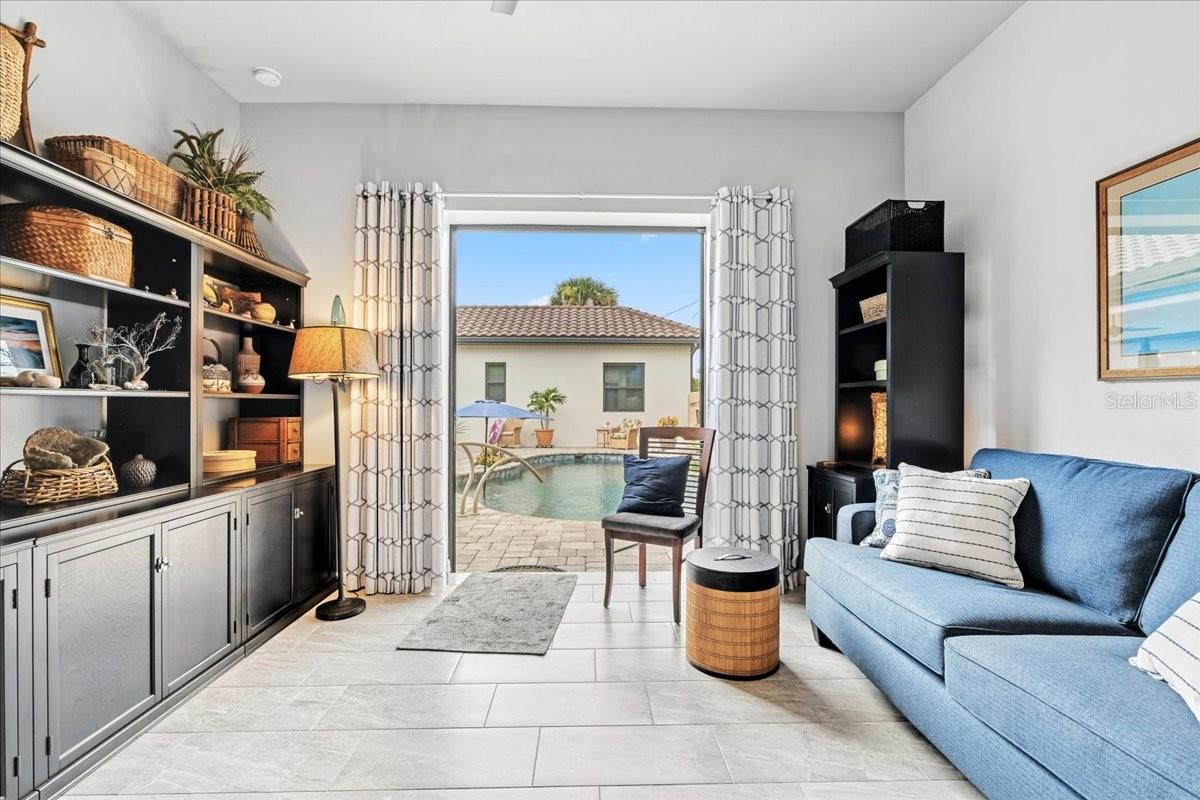 BEACH MANOR - Residential