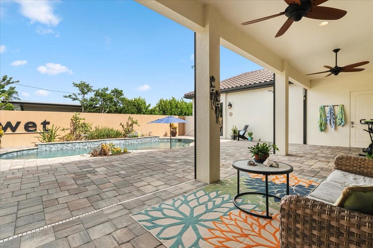 BEACH MANOR - Residential
