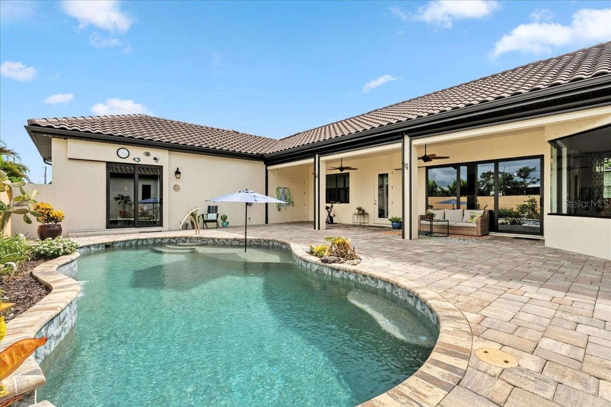 BEACH MANOR - Residential