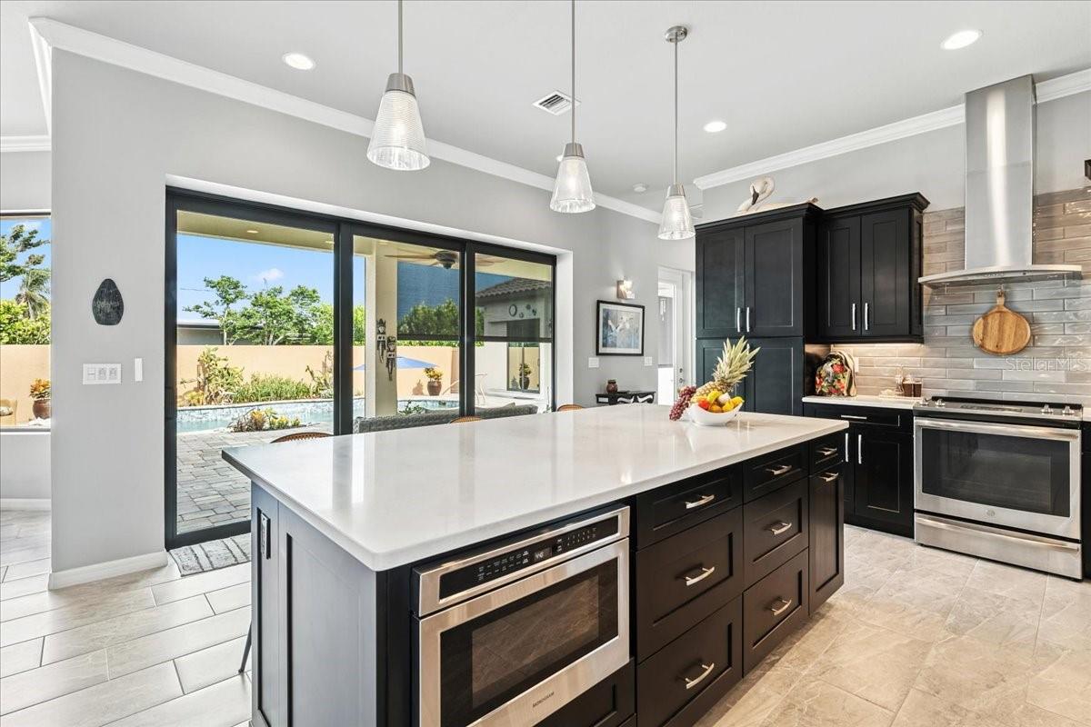 BEACH MANOR - Residential
