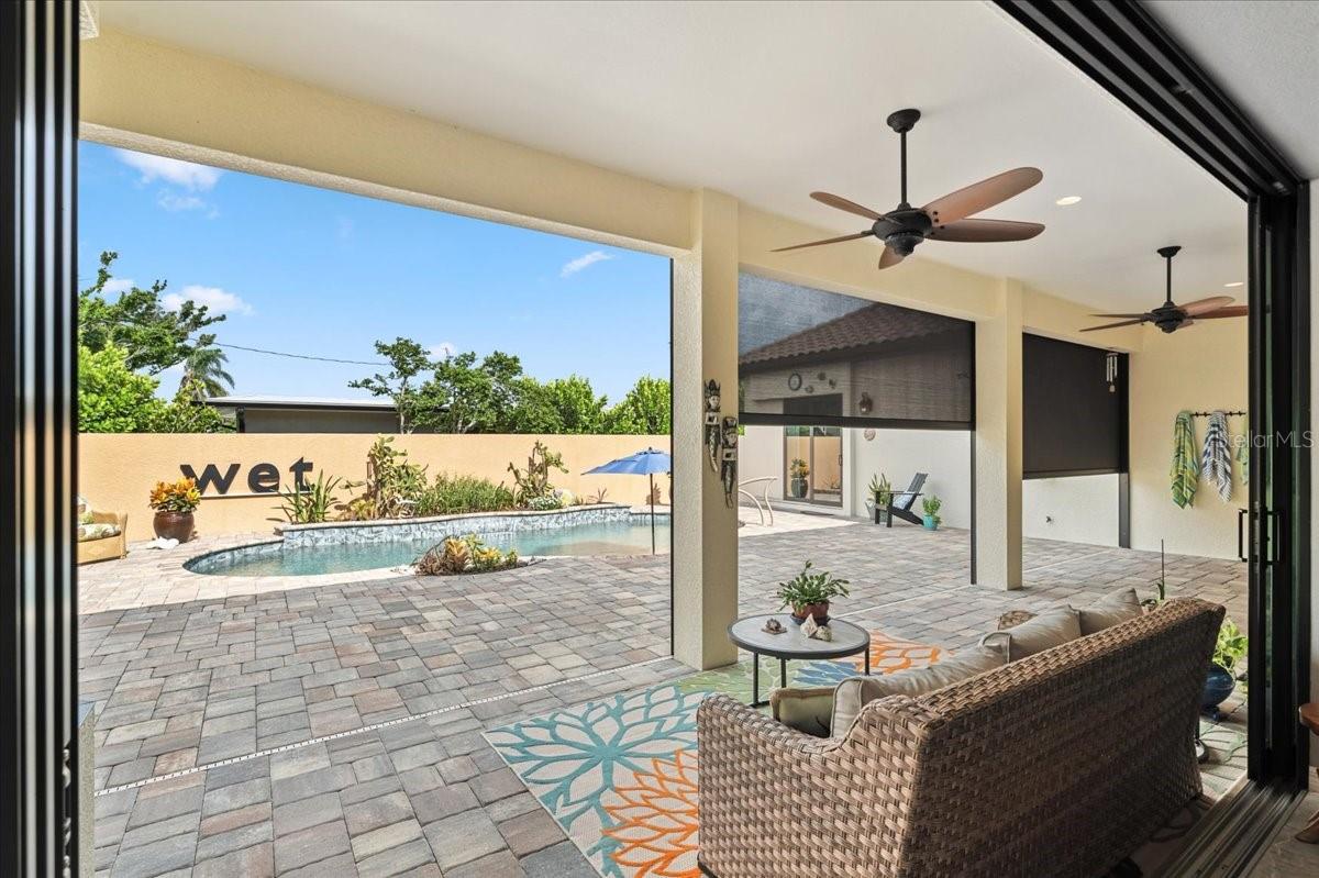 BEACH MANOR - Residential