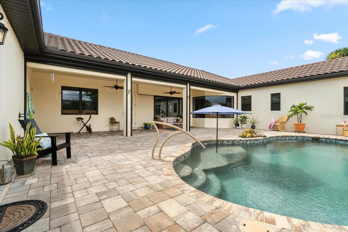 BEACH MANOR - Residential