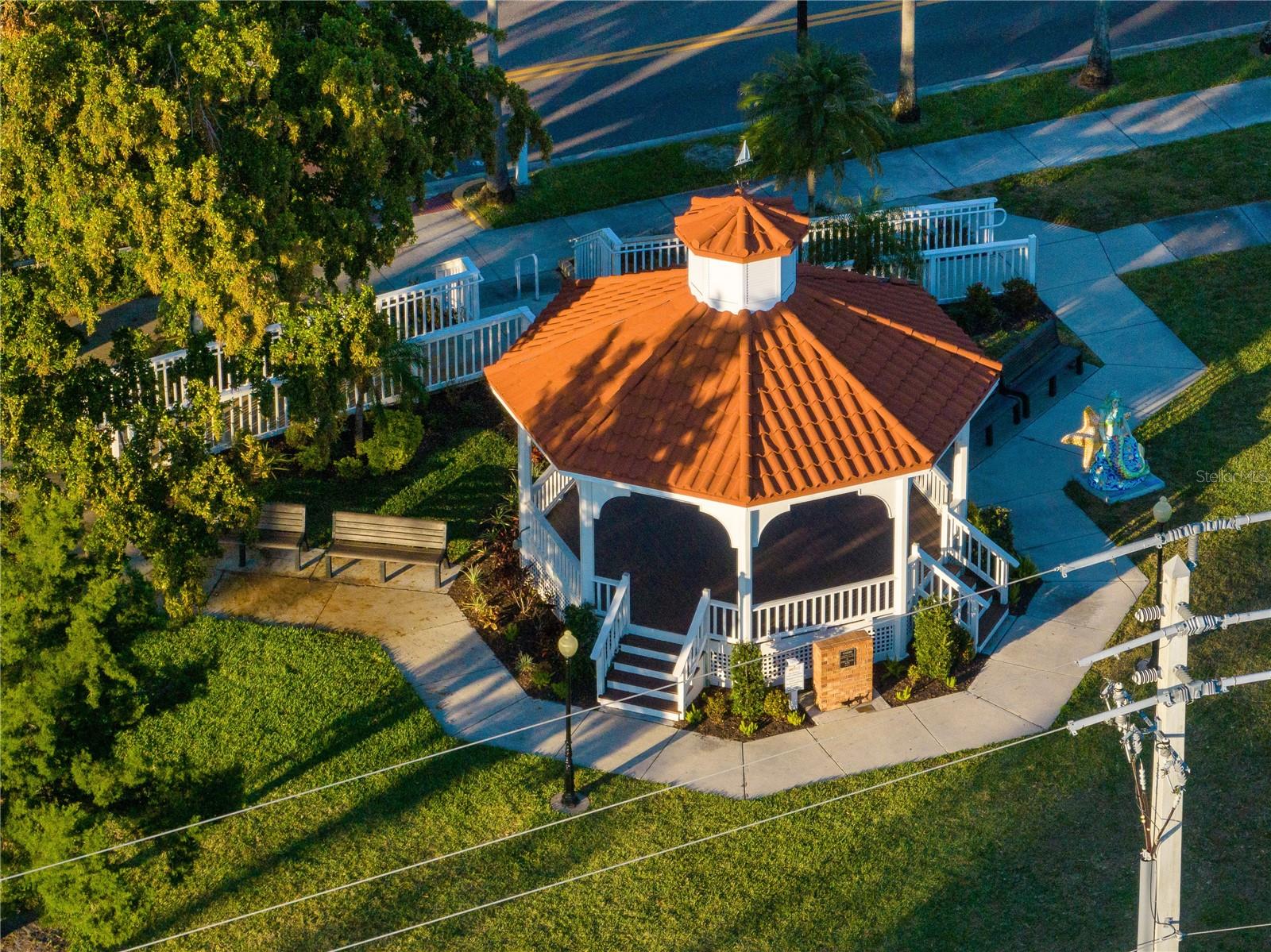 BEACH MANOR - Residential