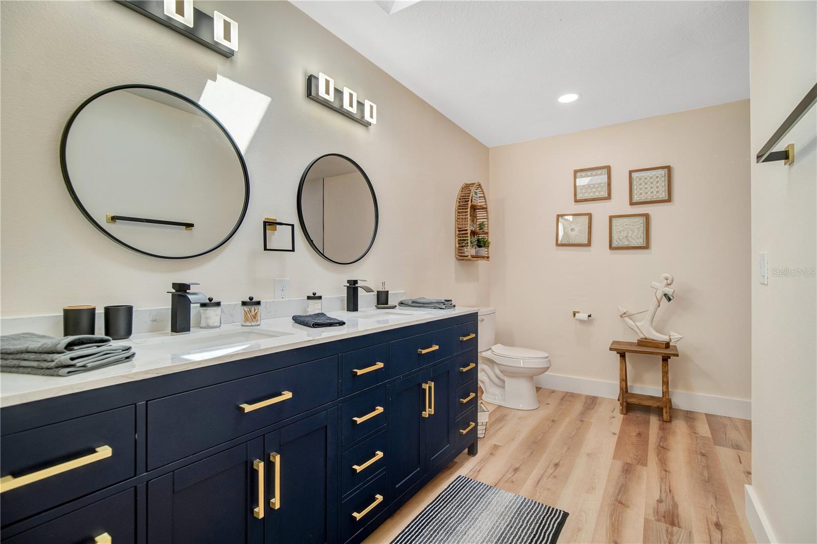PALM BREEZE EDGEWATER - Residential