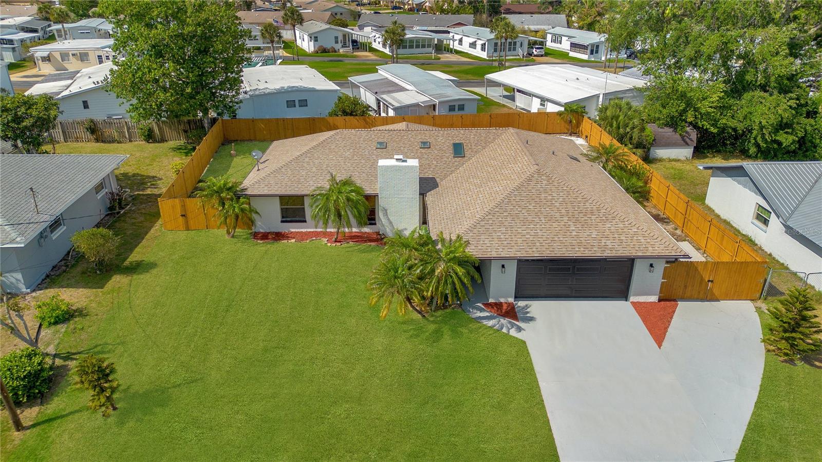 PALM BREEZE EDGEWATER - Residential
