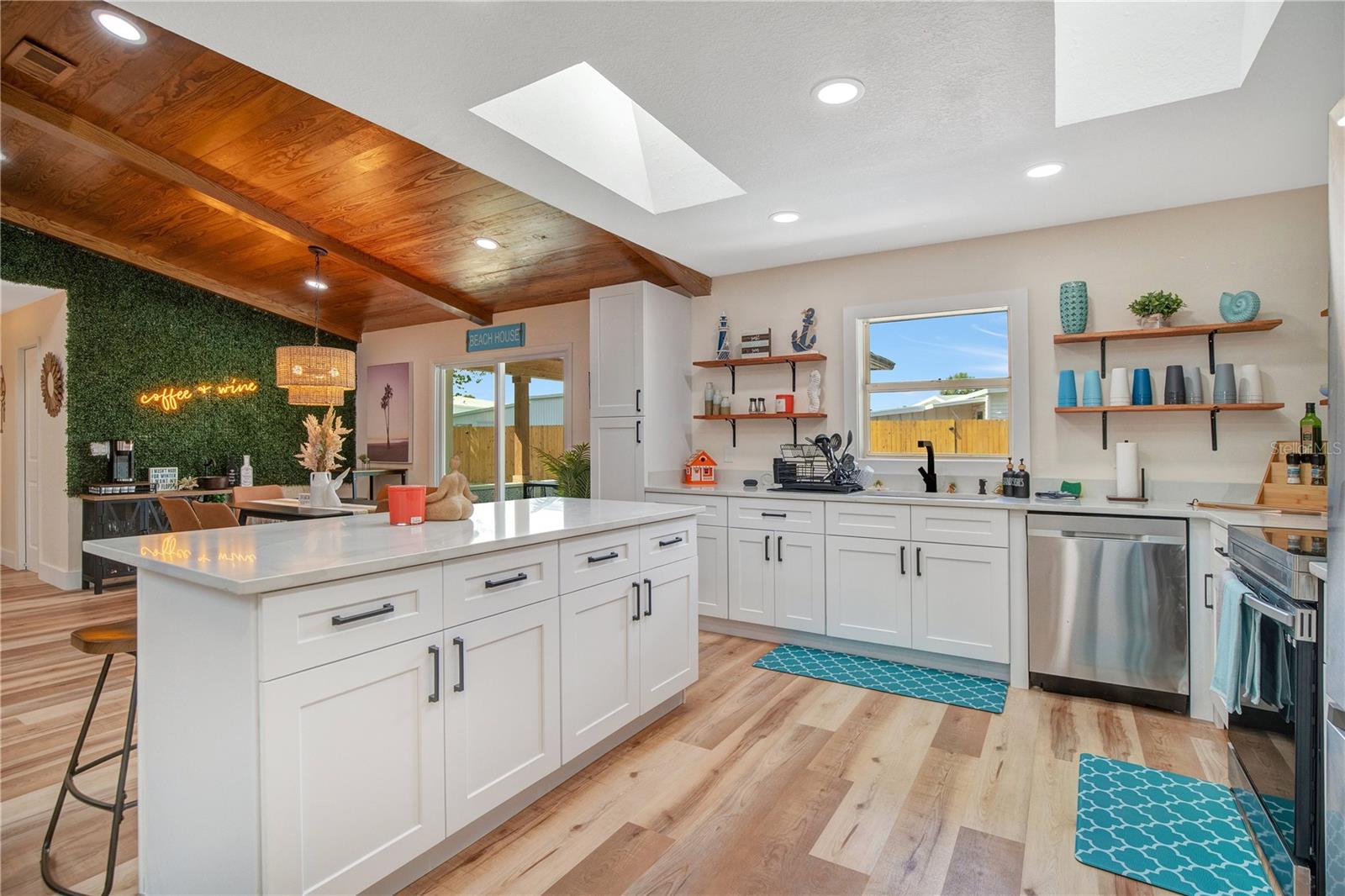 PALM BREEZE EDGEWATER - Residential
