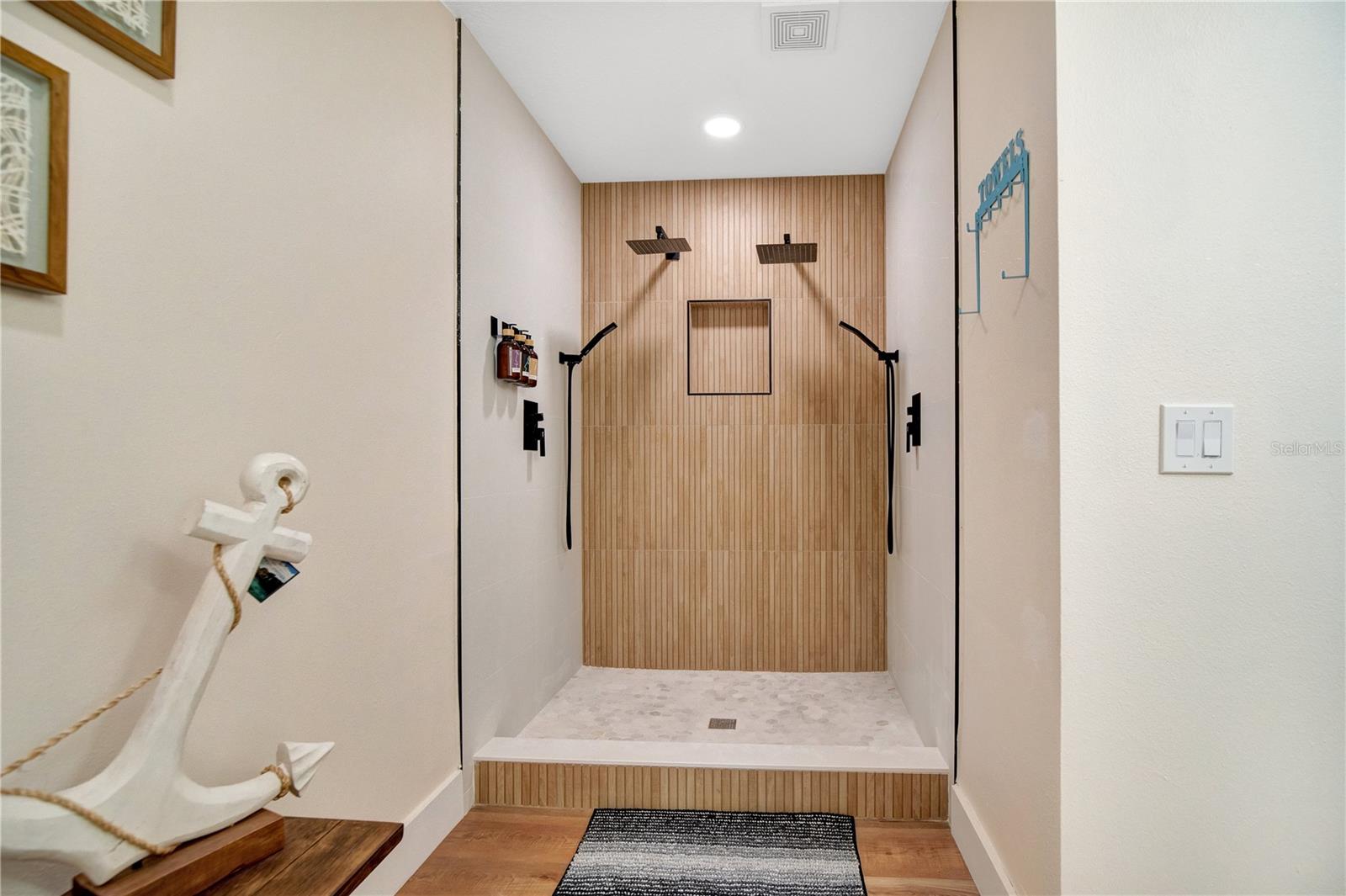 PALM BREEZE EDGEWATER - Residential