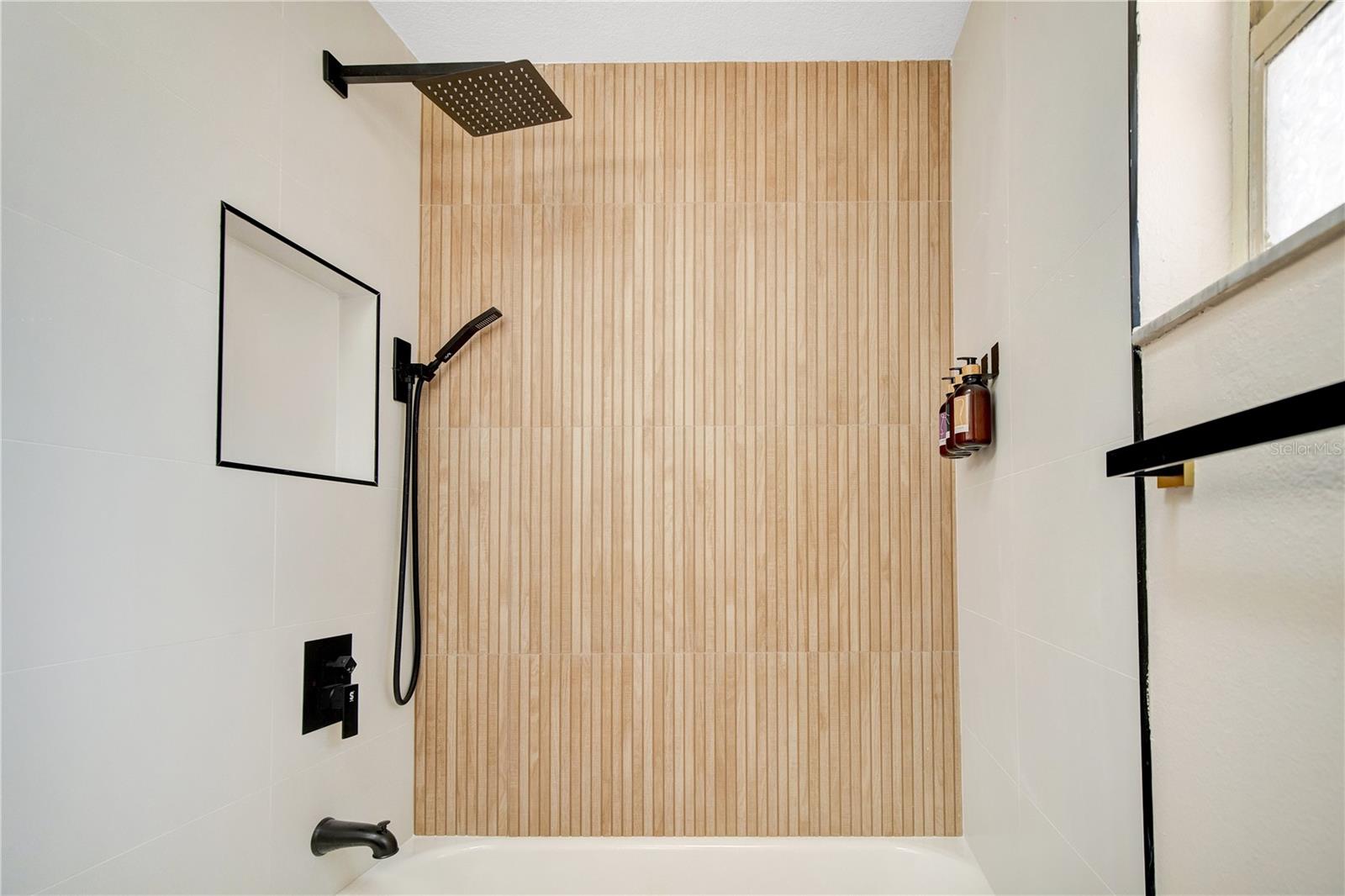 PALM BREEZE EDGEWATER - Residential
